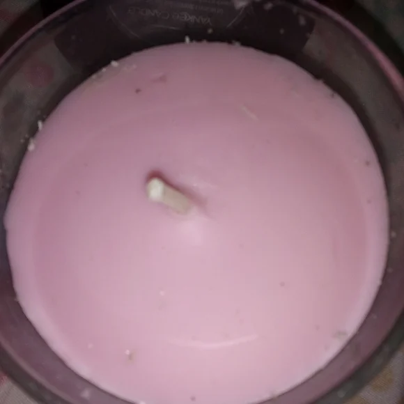 Yankee candle snowflakes kiss 4.3oz - Picture 2 of 3